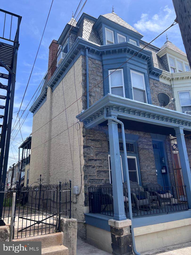 211 8TH Street - Photo 1