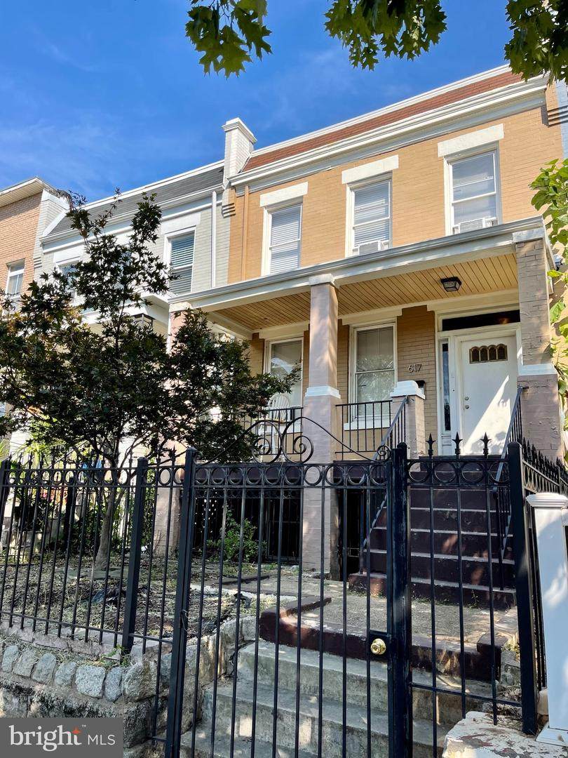 617 Irving Street - Photo 1