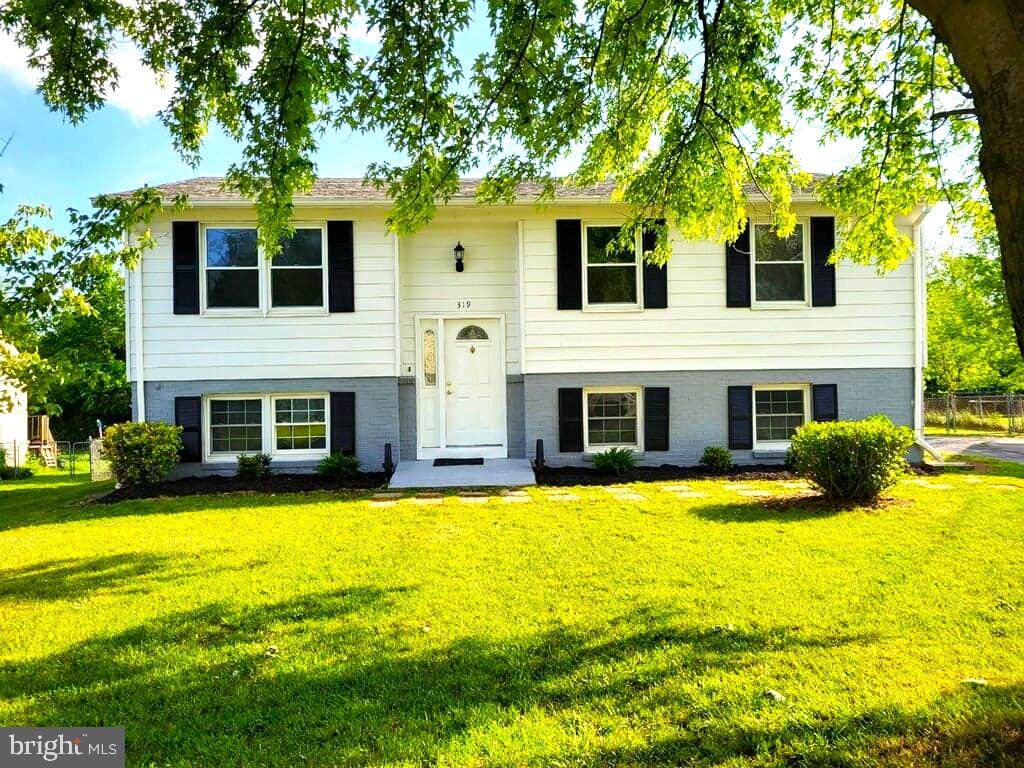 319 Orchard Avenue - Photo 1