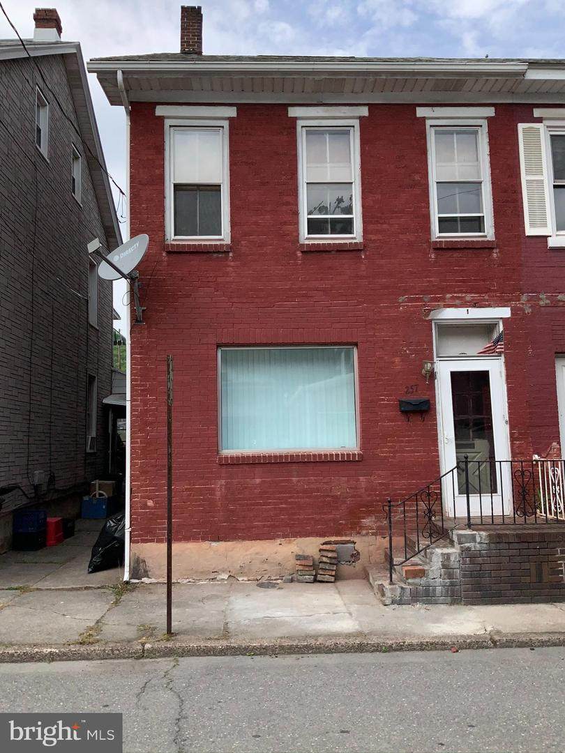257 Rowe Street - Photo 1