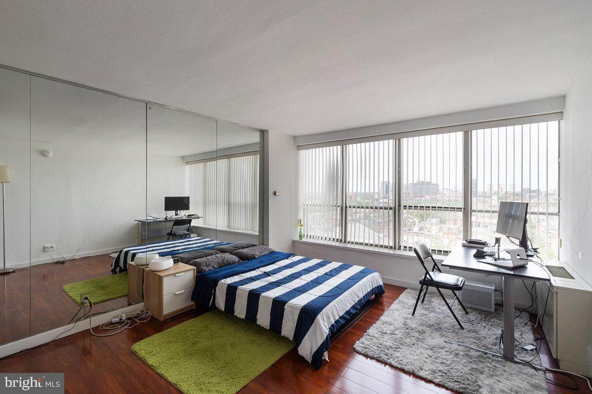 224 Rittenhouse Square - Photo 1