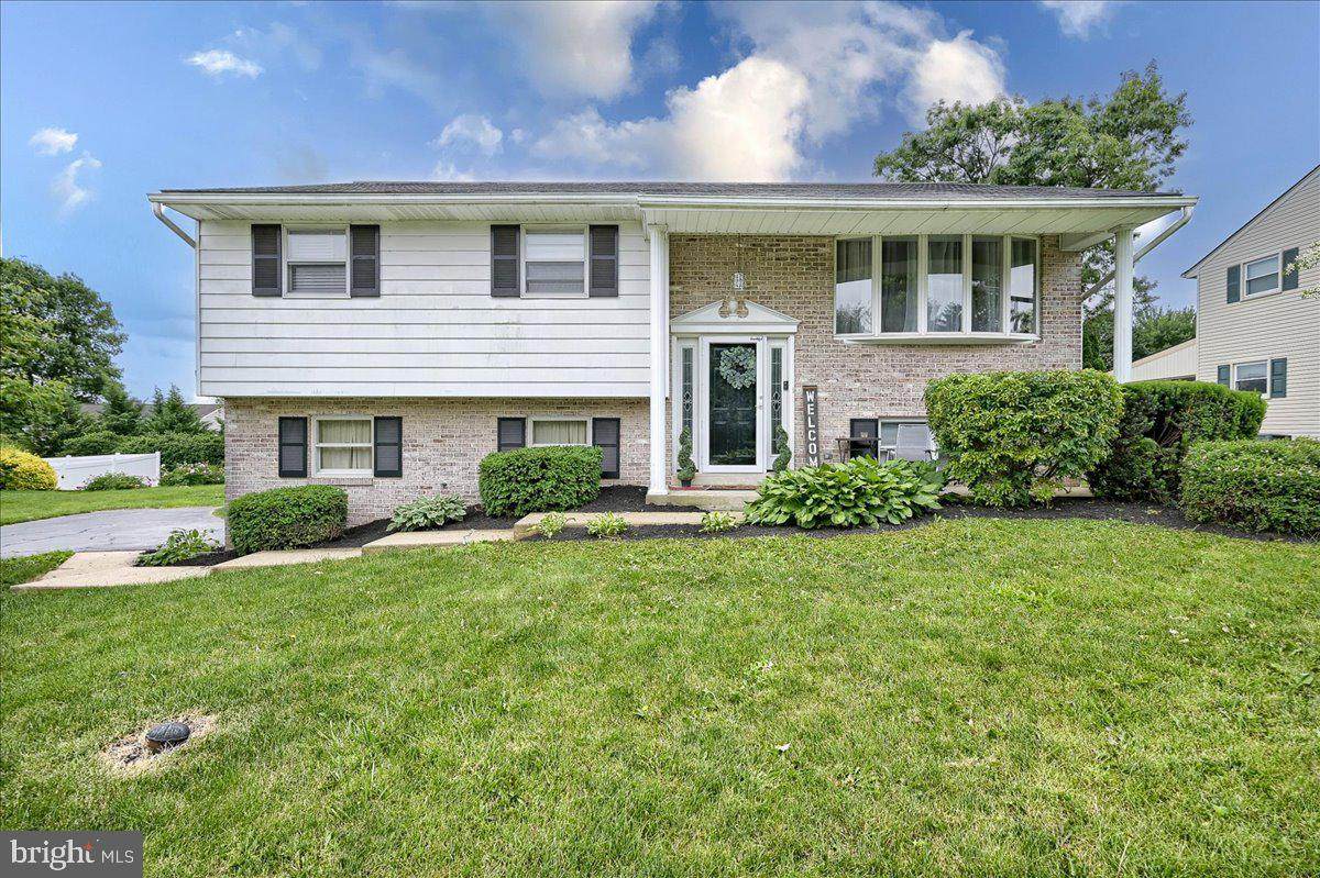 474 Surrey Drive - Photo 1