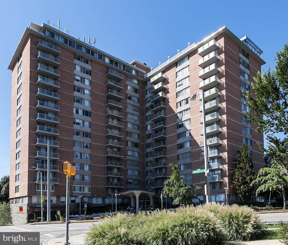 1 University Parkway - Photo 1
