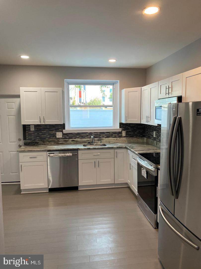 917 Fairhill - Photo 1