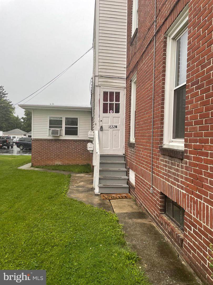 1632 W Market St - Photo 1