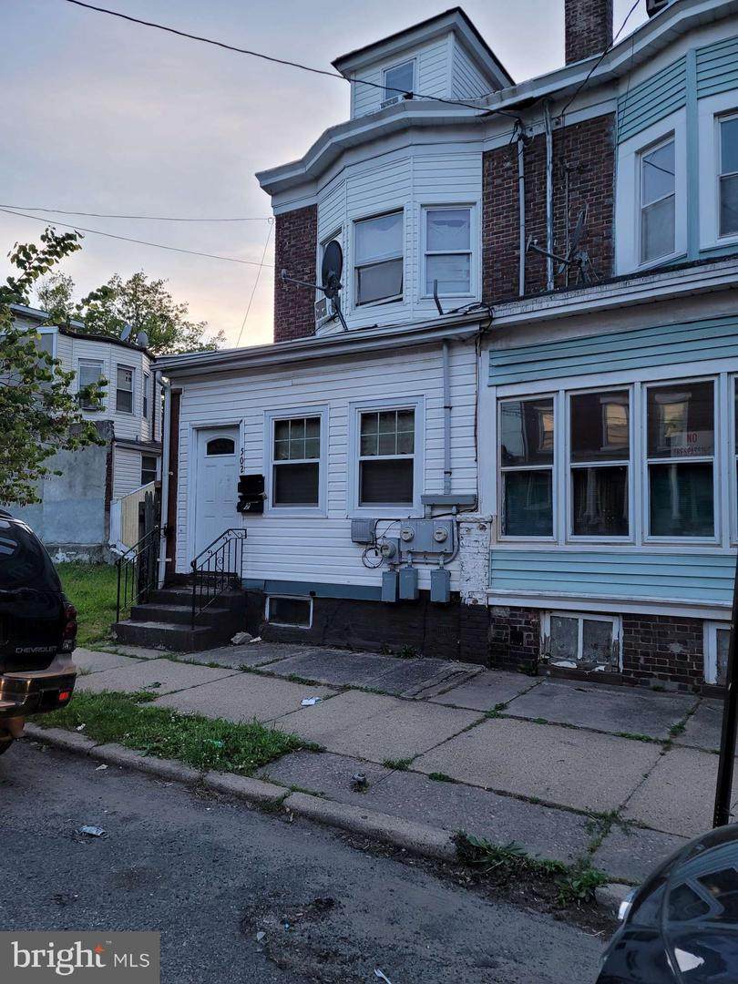 502 Farragut Avenue - Photo 1