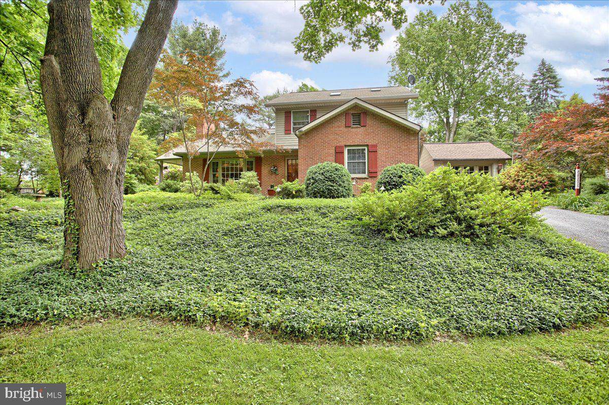 404 Elizabeth Street - Photo 1