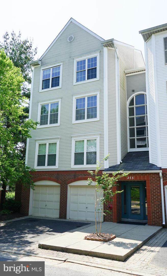 253 Pickett Street - Photo 1