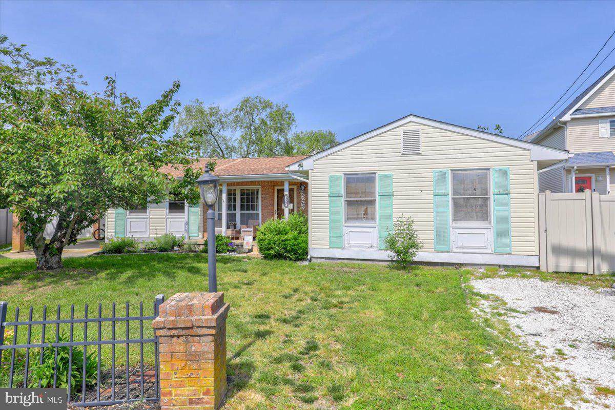 327 Sunset Drive - Photo 1