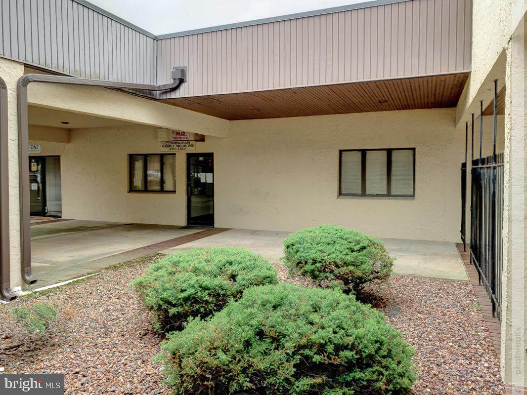 2630 Chestnut Avenue - Photo 1