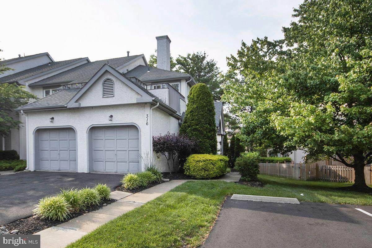 316 Chanticleer - Photo 1