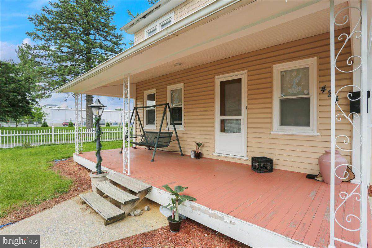 424 11TH Avenue - Photo 1