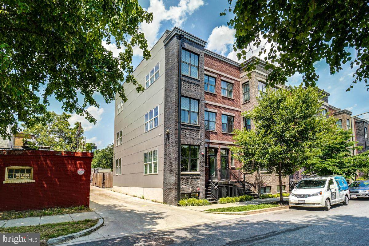 1011 Girard Street - Photo 1