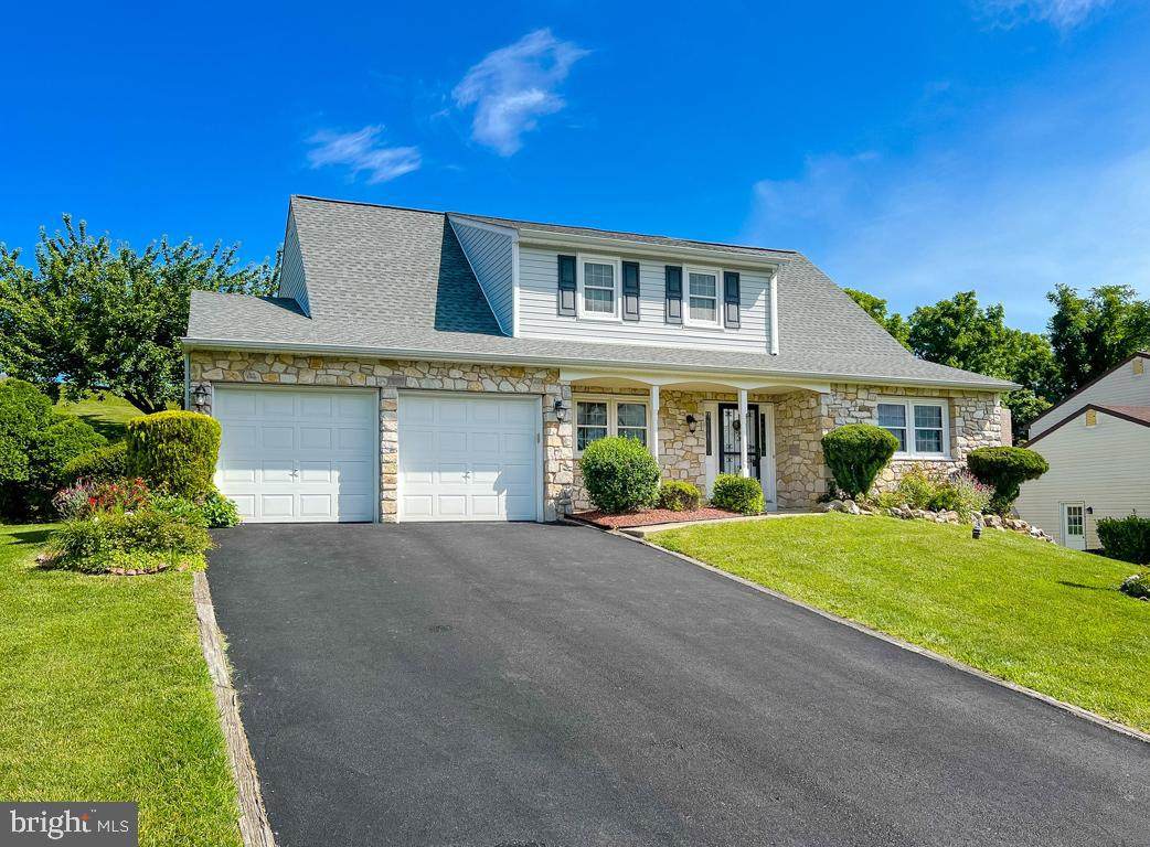 421 Fox Hollow Drive - Photo 1