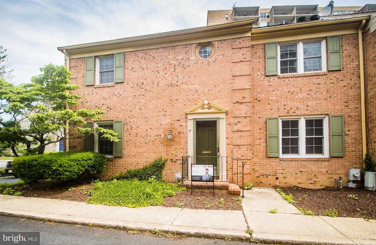 1414 Pennsylvania Avenue - Photo 1