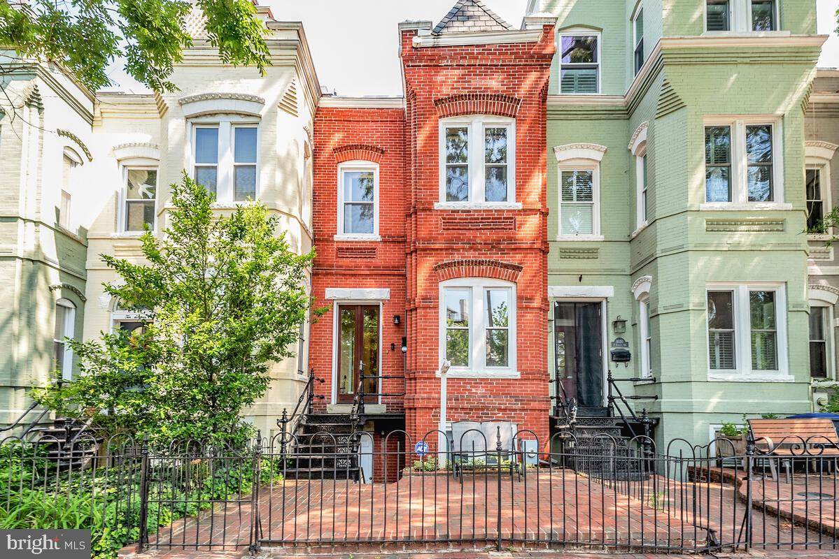 1018 F Street - Photo 1