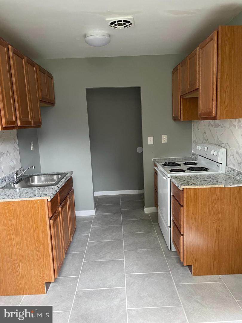 712 Broadway - Photo 1