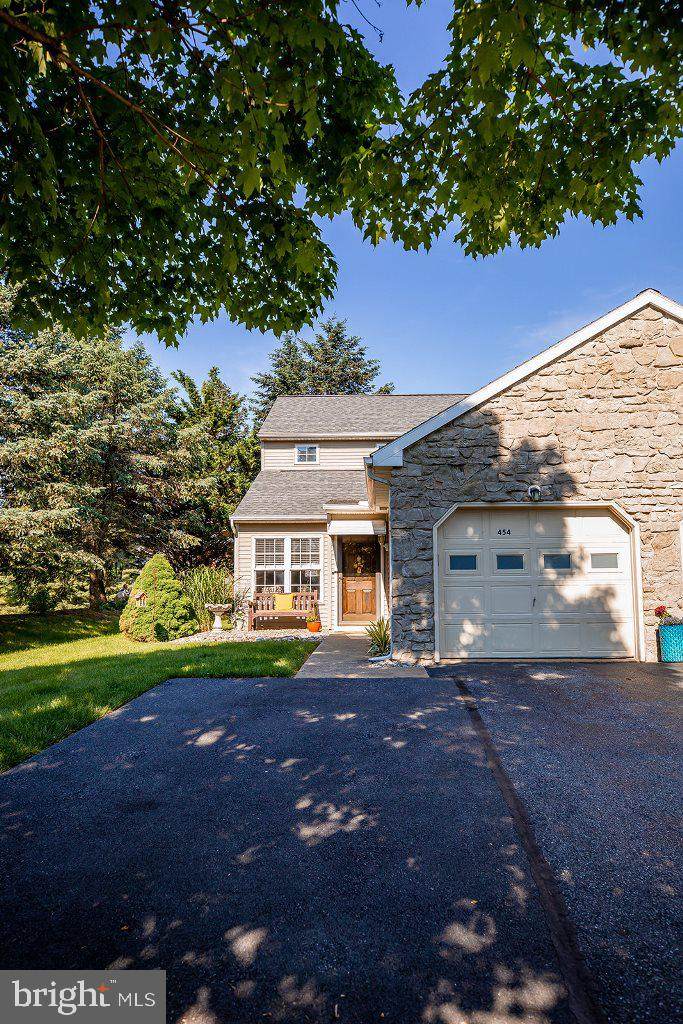 454 Meadowlark Lane - Photo 1
