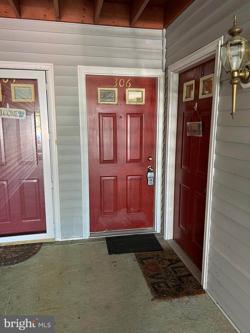 306 Teal Court - Photo 1