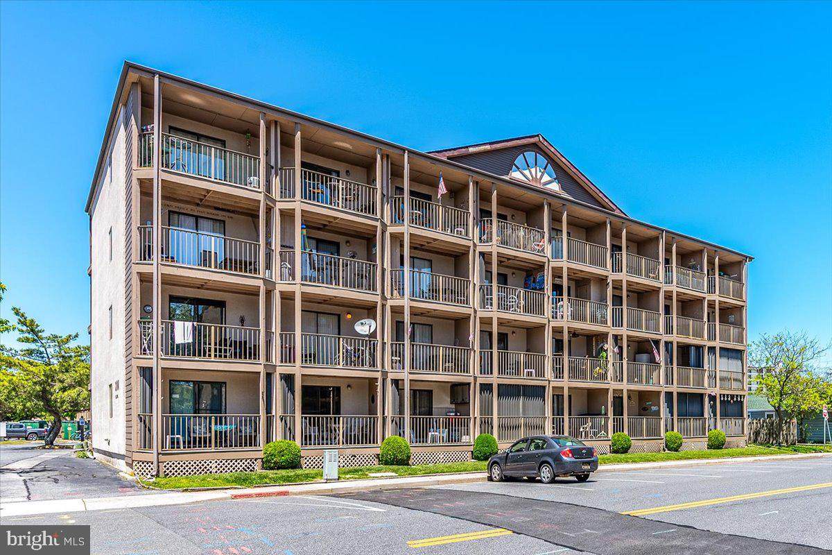 204 33RD Street - Photo 1