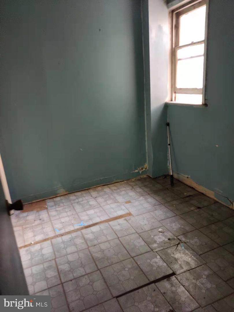 725 Snyder Avenue - Photo 1