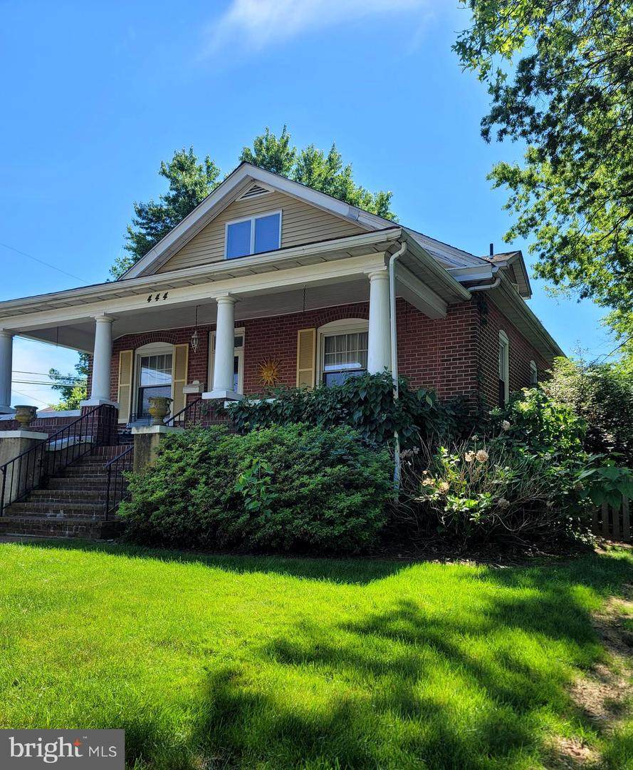 444 Summit Street - Photo 1