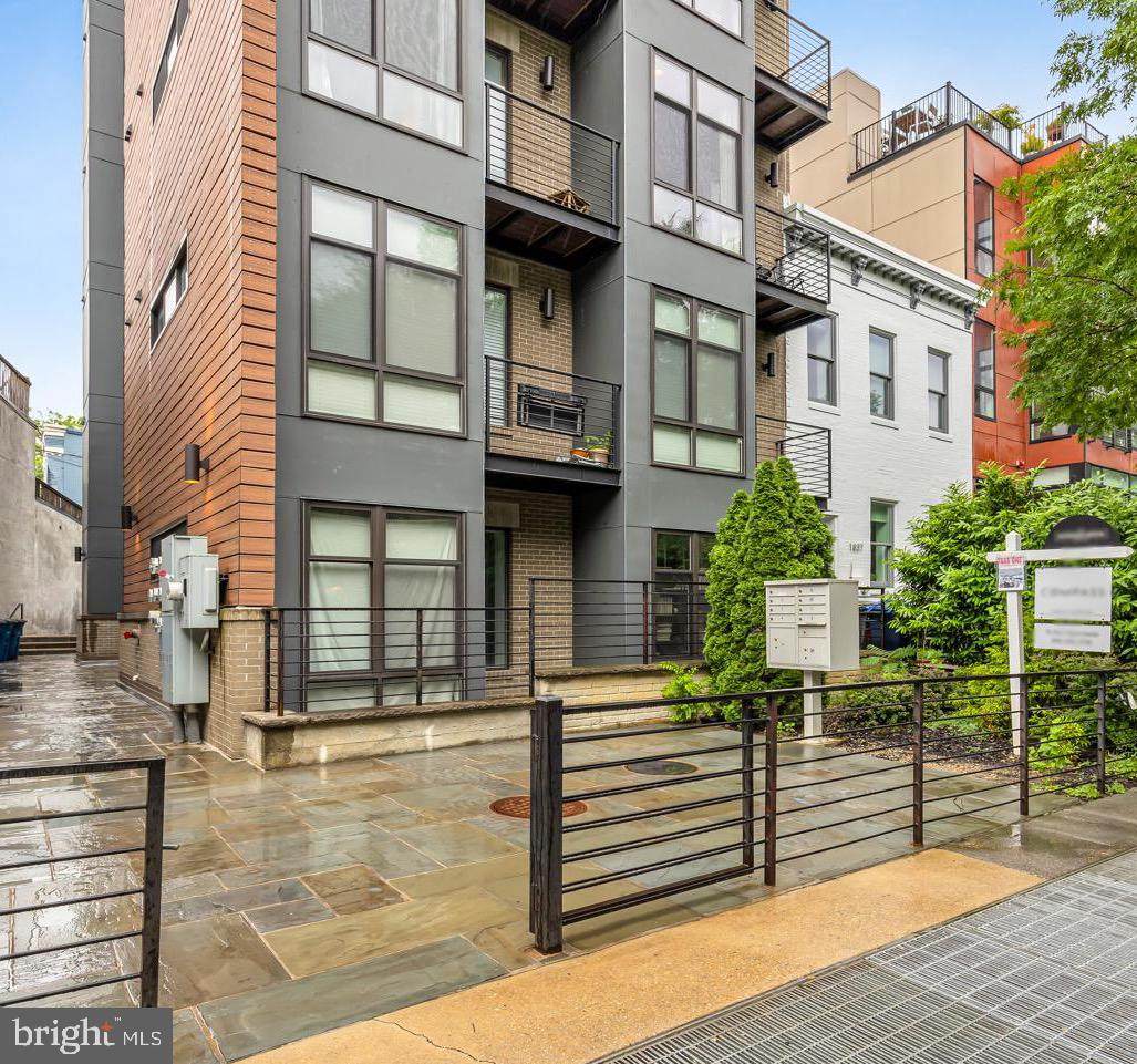 1839 6TH Street - Photo 1