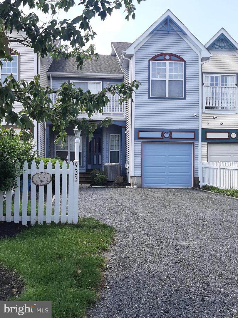 933 Yacht Club Drive - Photo 1