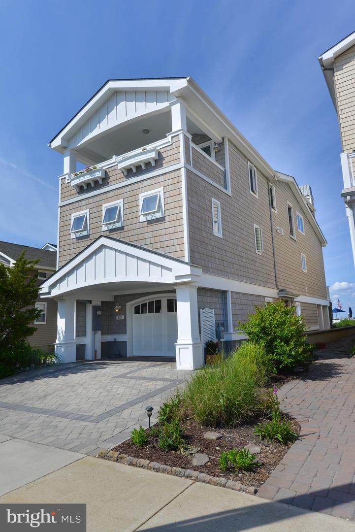 425 16TH Avenue - Photo 1