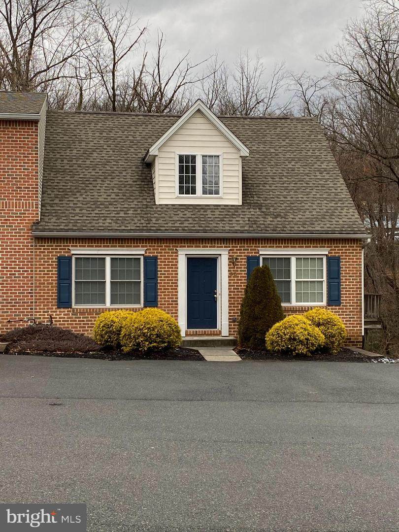 55 Queen Avenue - Photo 1