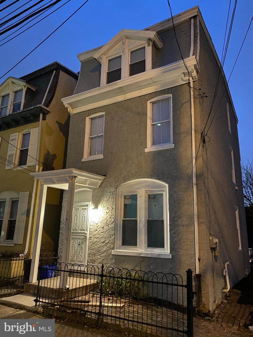 118 Queen Lane - Photo 1