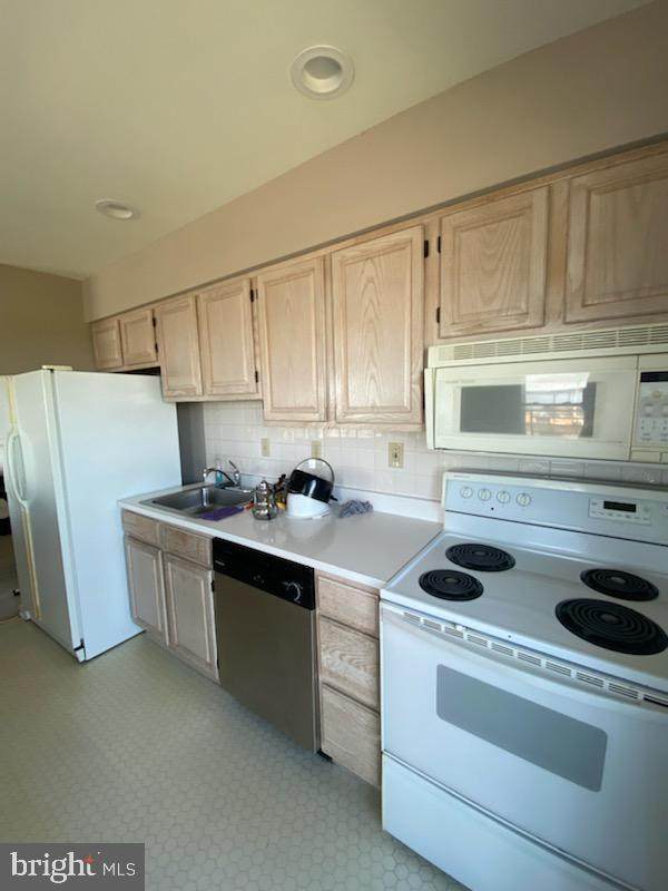 5219-UNIT 8 Le Parc Drive - Photo 1