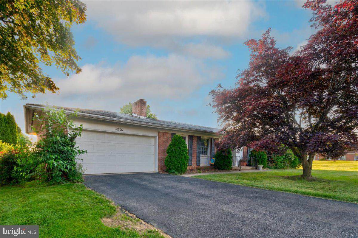10906 Coffman Avenue - Photo 1