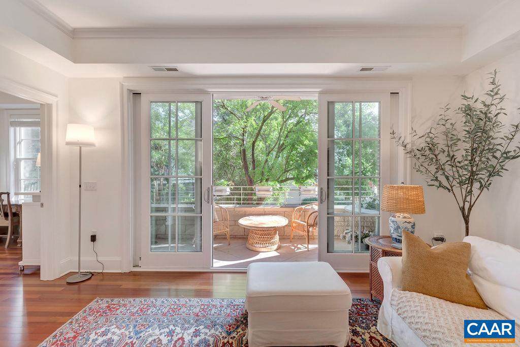 210 10TH ST - Photo 1