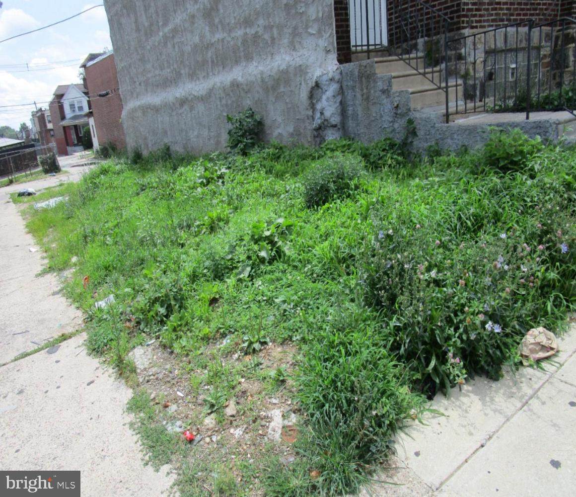 1914 68TH Avenue - Photo 1