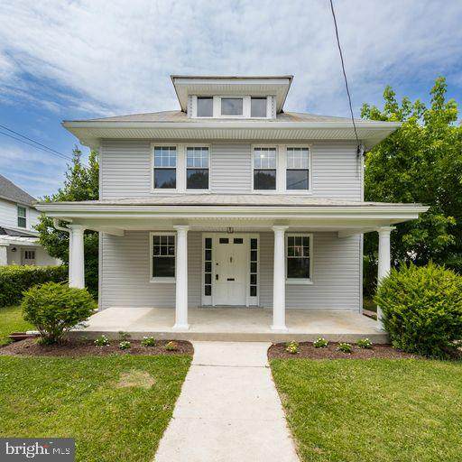 305 Pennsylvania Avenue - Photo 1