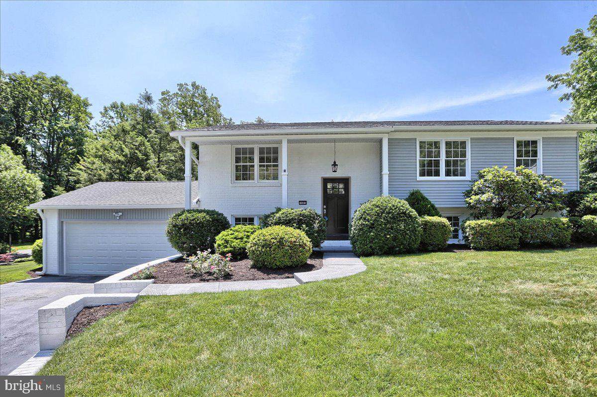 1605 Bradley Avenue - Photo 1