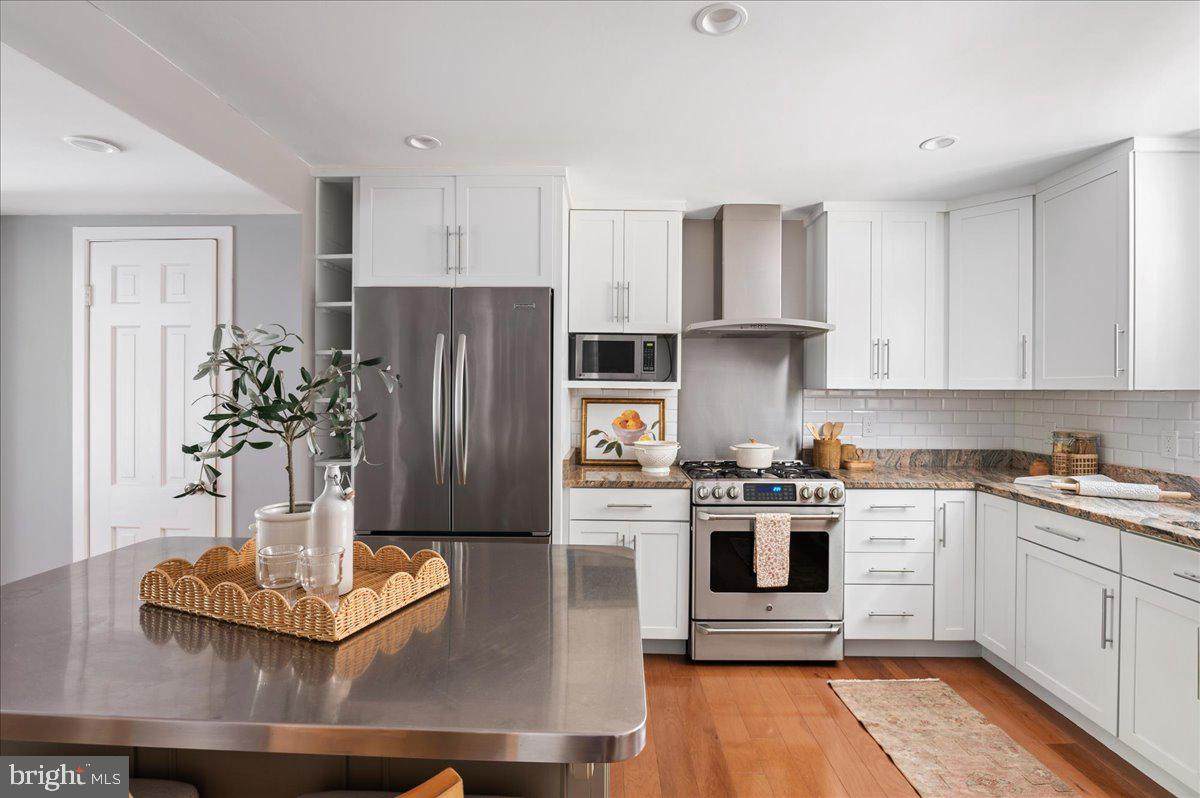 123 Cameron Mews - Photo 1