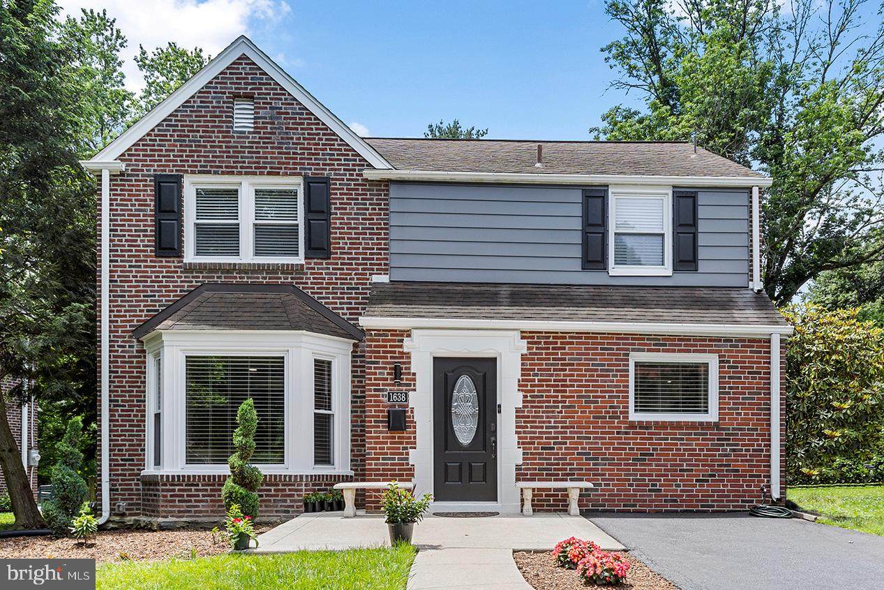 1638 Surrey Lane - Photo 1