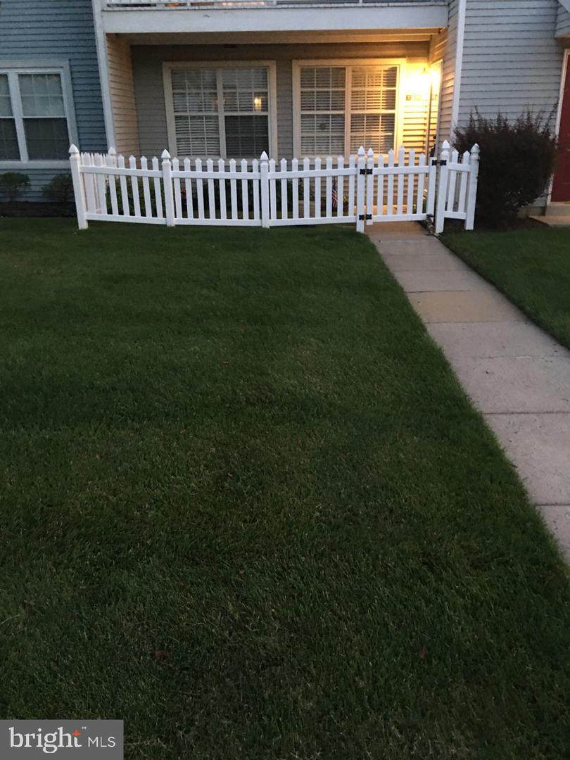 2401 Greensward N - Photo 1