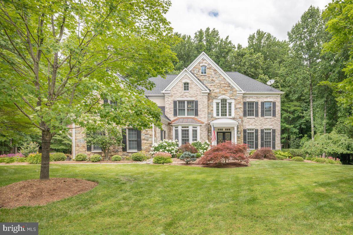 2512 Hobbits Lane - Photo 1