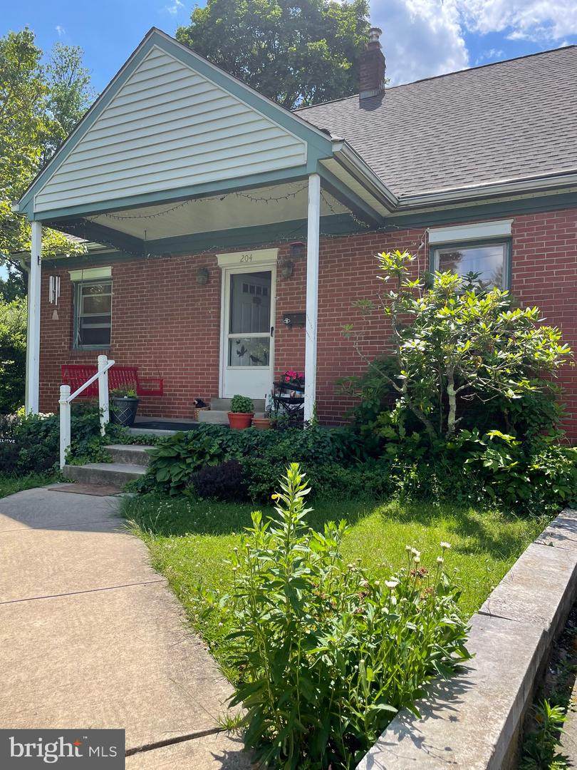 204A Ewing Street - Photo 1