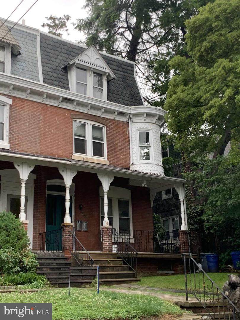 135 Rochelle Avenue - Photo 1