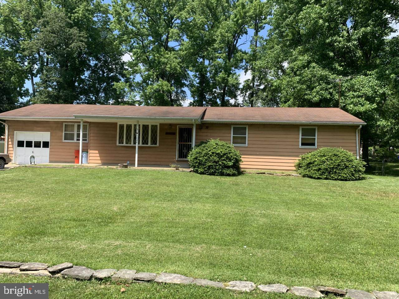 1050 Bennett - Photo 1