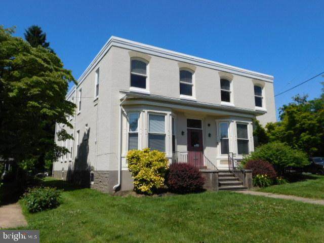 844 Centre Avenue - Photo 1