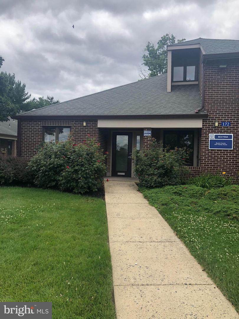 172 Middletown Boulevard - Photo 1