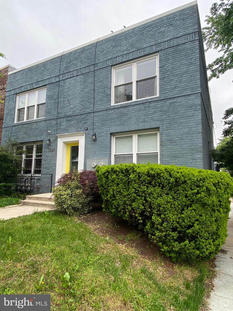 1627 Holbrook Street - Photo 1