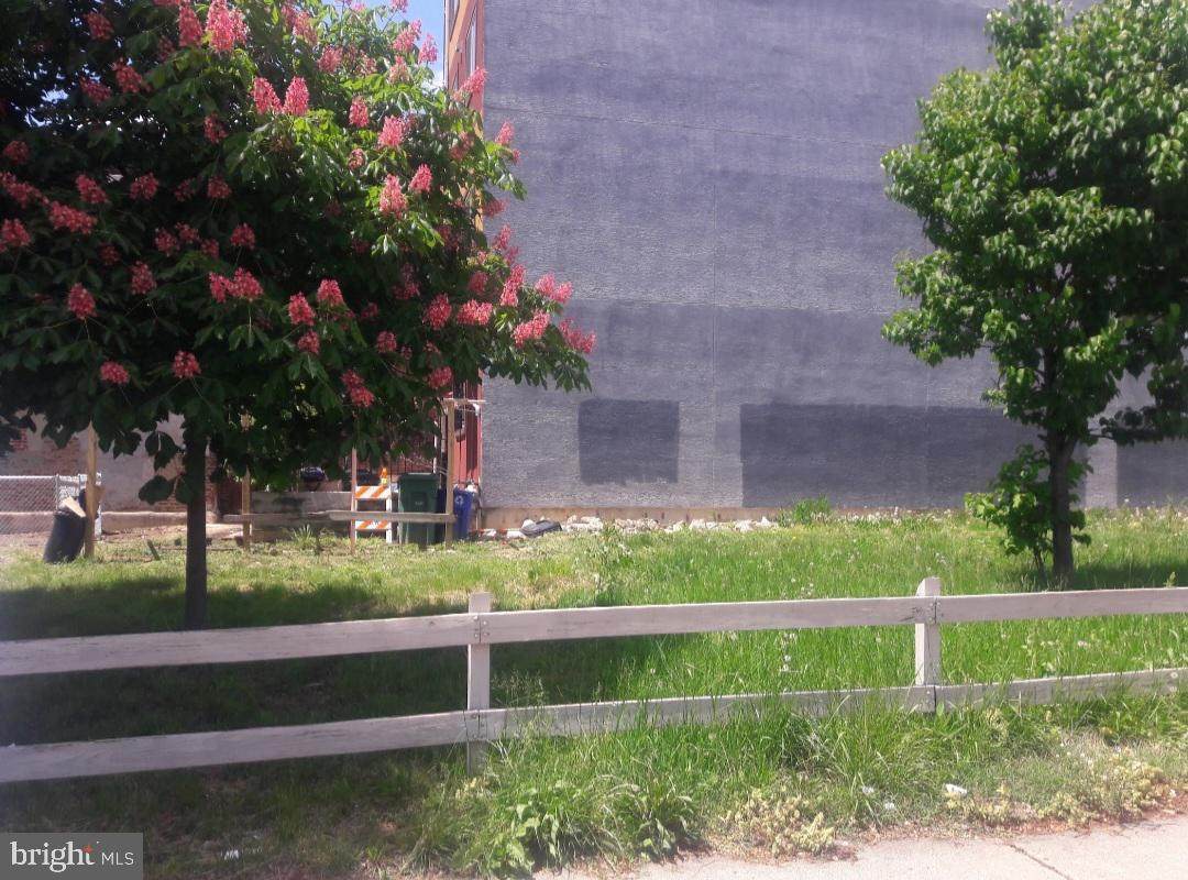 936 13TH Street - Photo 1