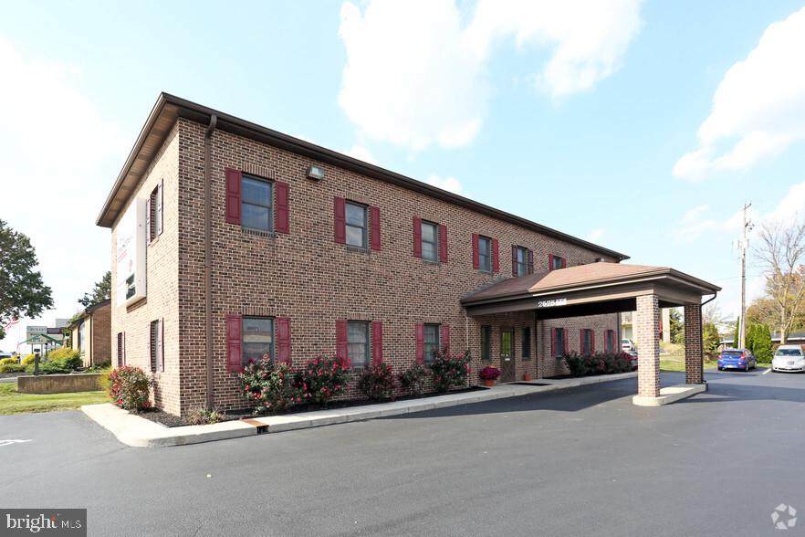 2575 Eastern Boulevard - Photo 1