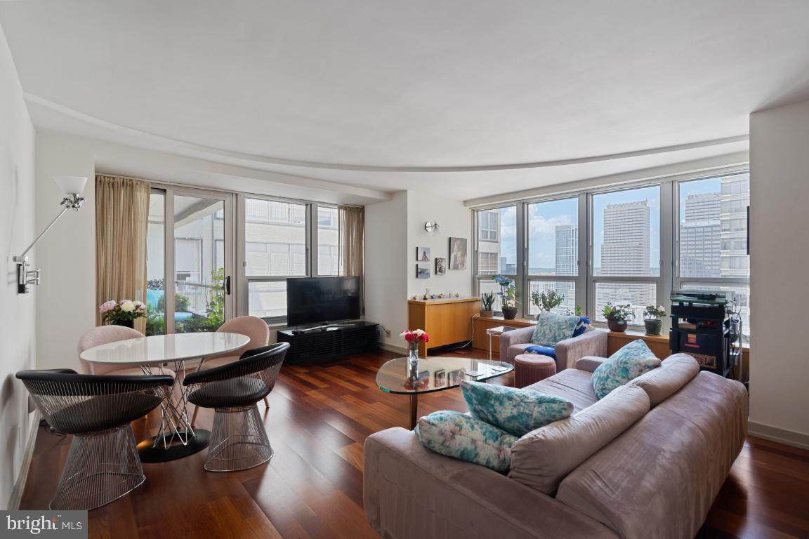 224 Rittenhouse Square - Photo 1